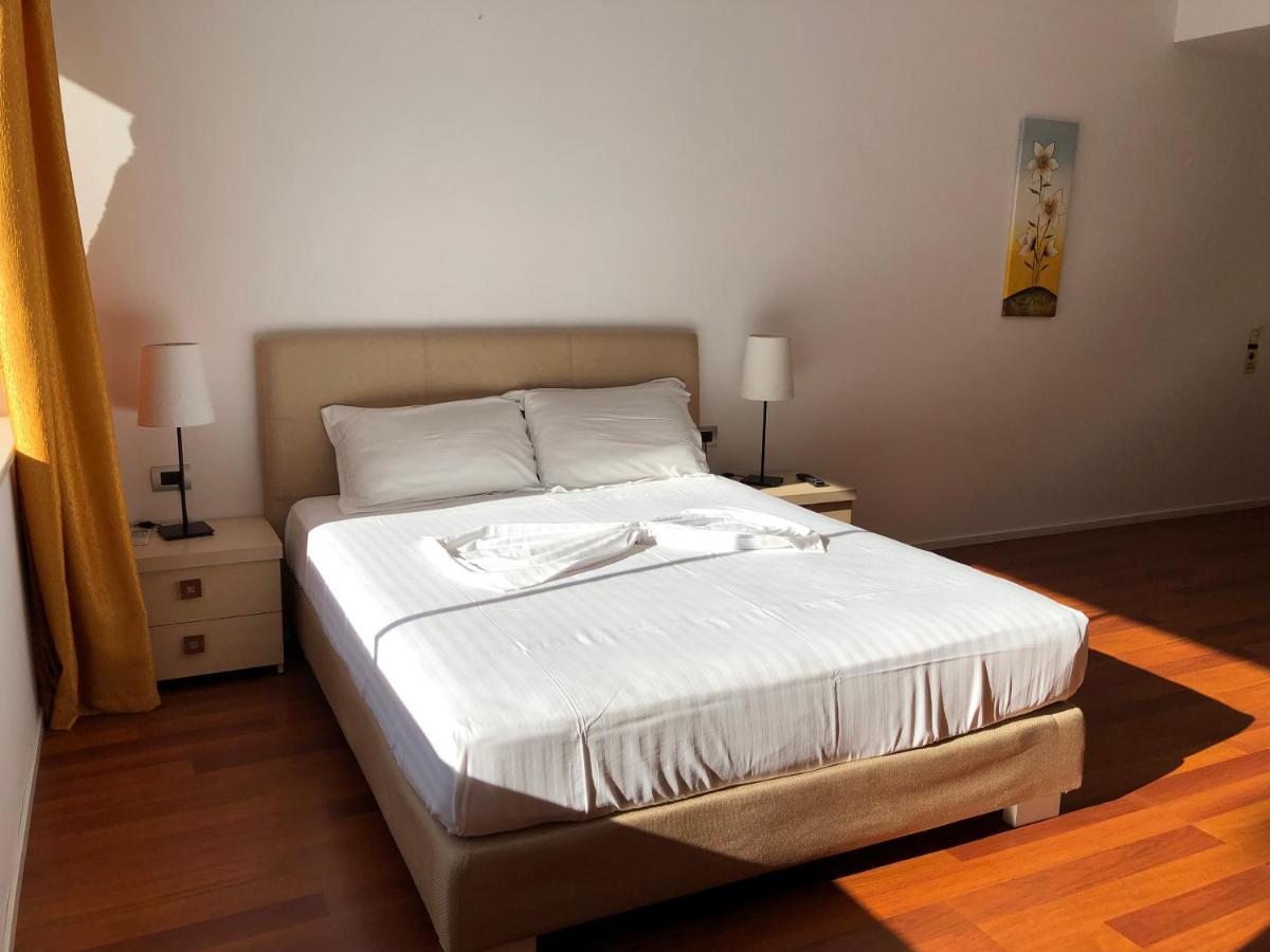 Nemesis Hotel Саранде Екстериор снимка