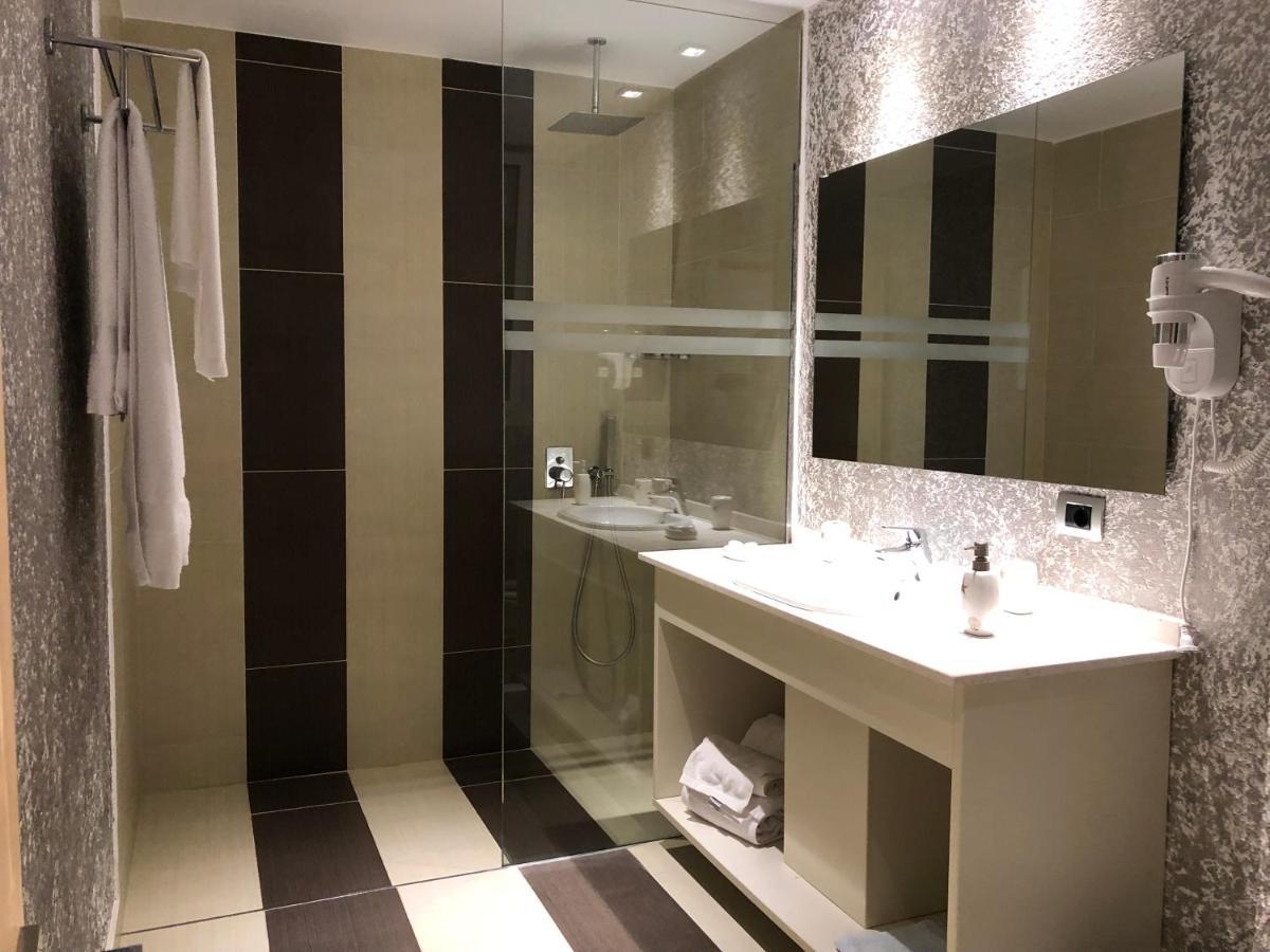 Nemesis Hotel Саранде Екстериор снимка