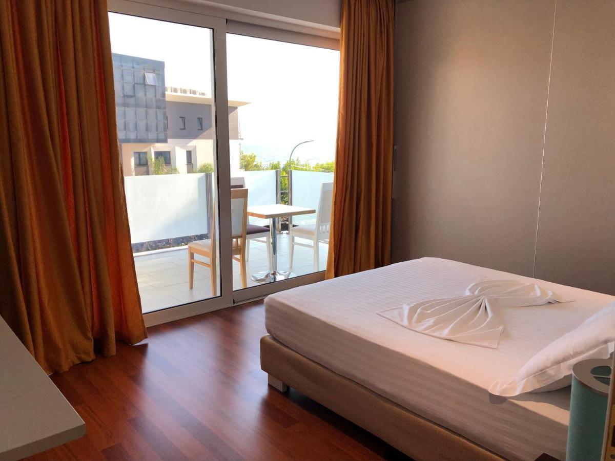 Nemesis Hotel Саранде Екстериор снимка