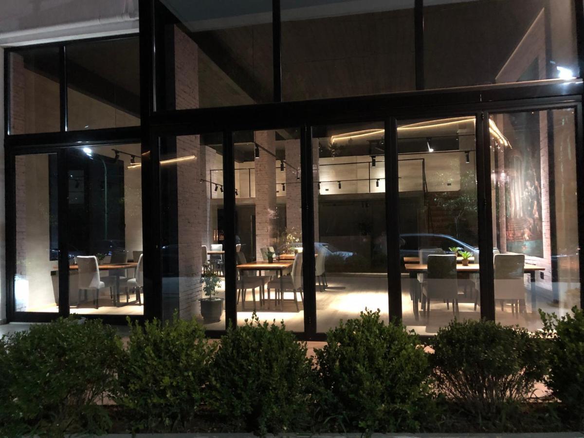 Nemesis Hotel Саранде Екстериор снимка