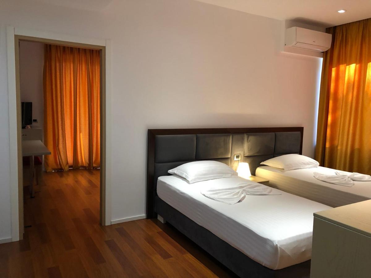 Nemesis Hotel Саранде Екстериор снимка