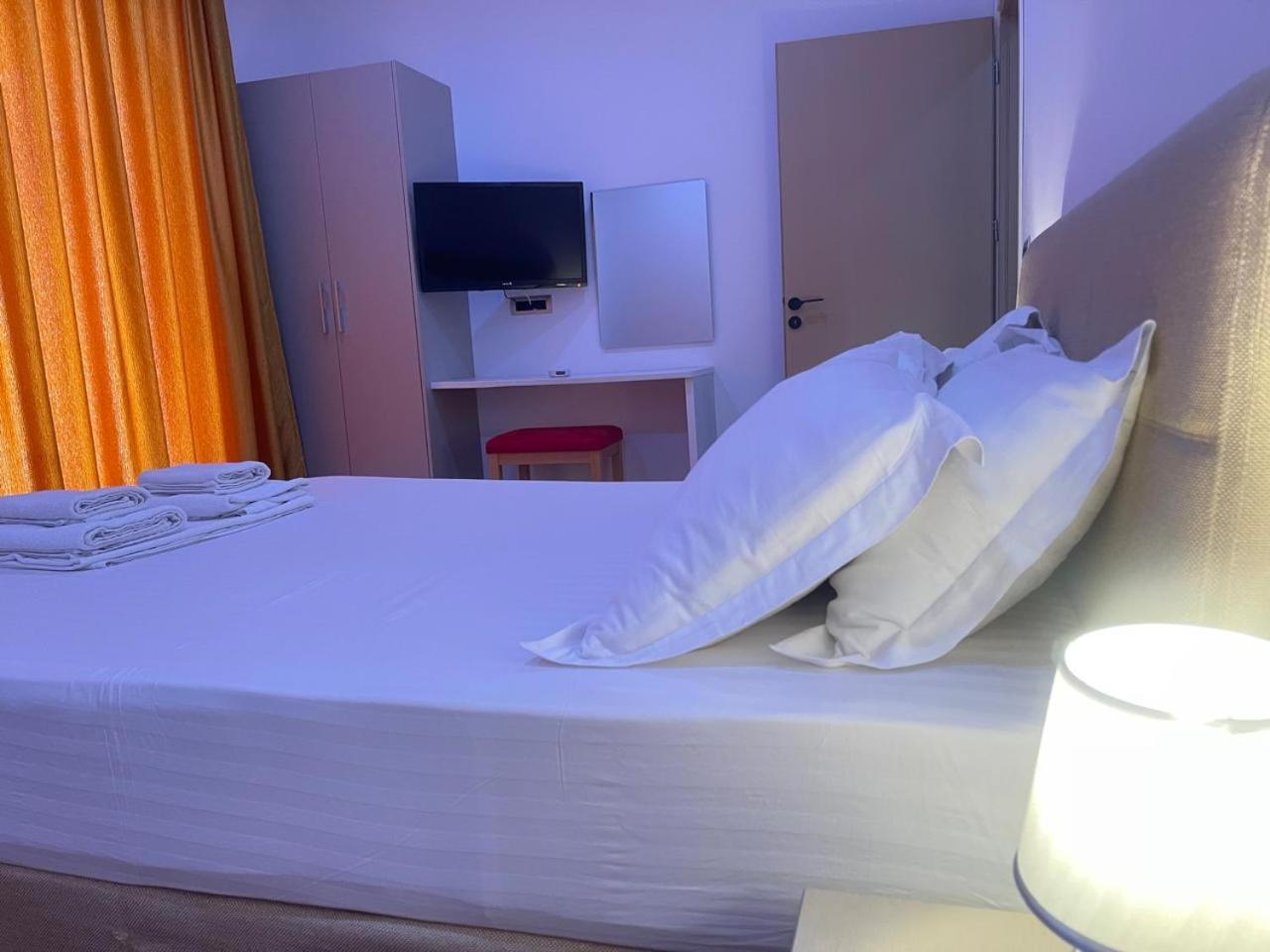 Nemesis Hotel Саранде Екстериор снимка