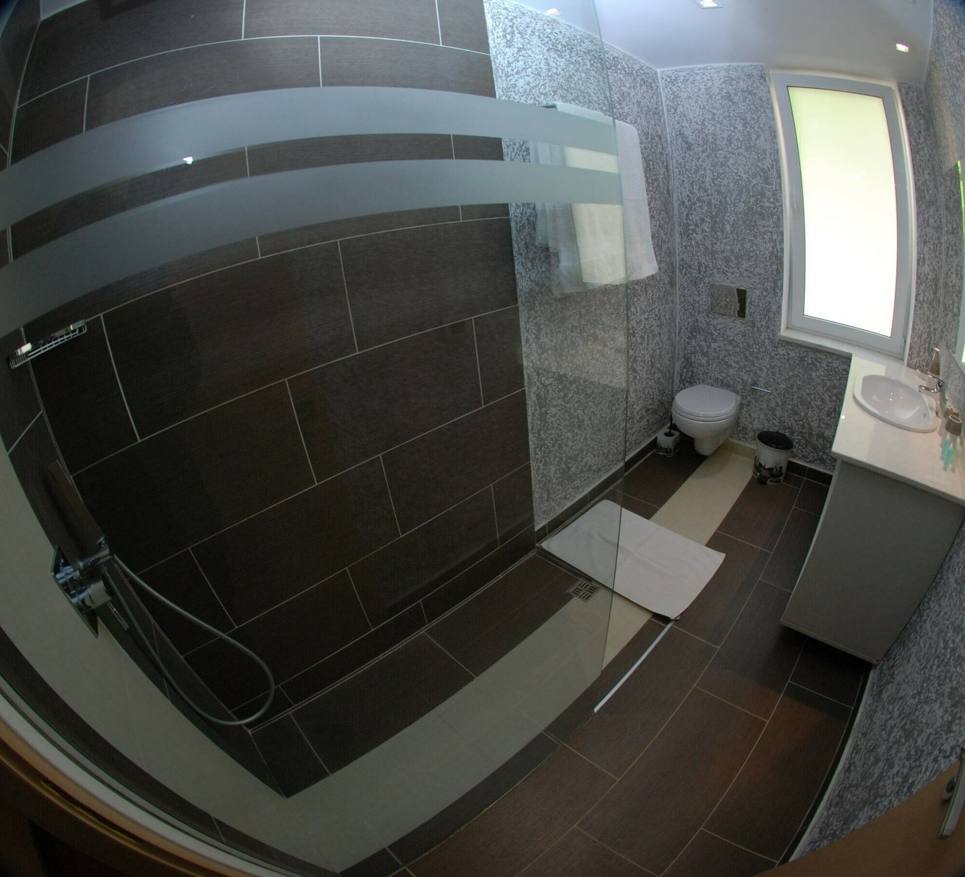 Nemesis Hotel Саранде Екстериор снимка