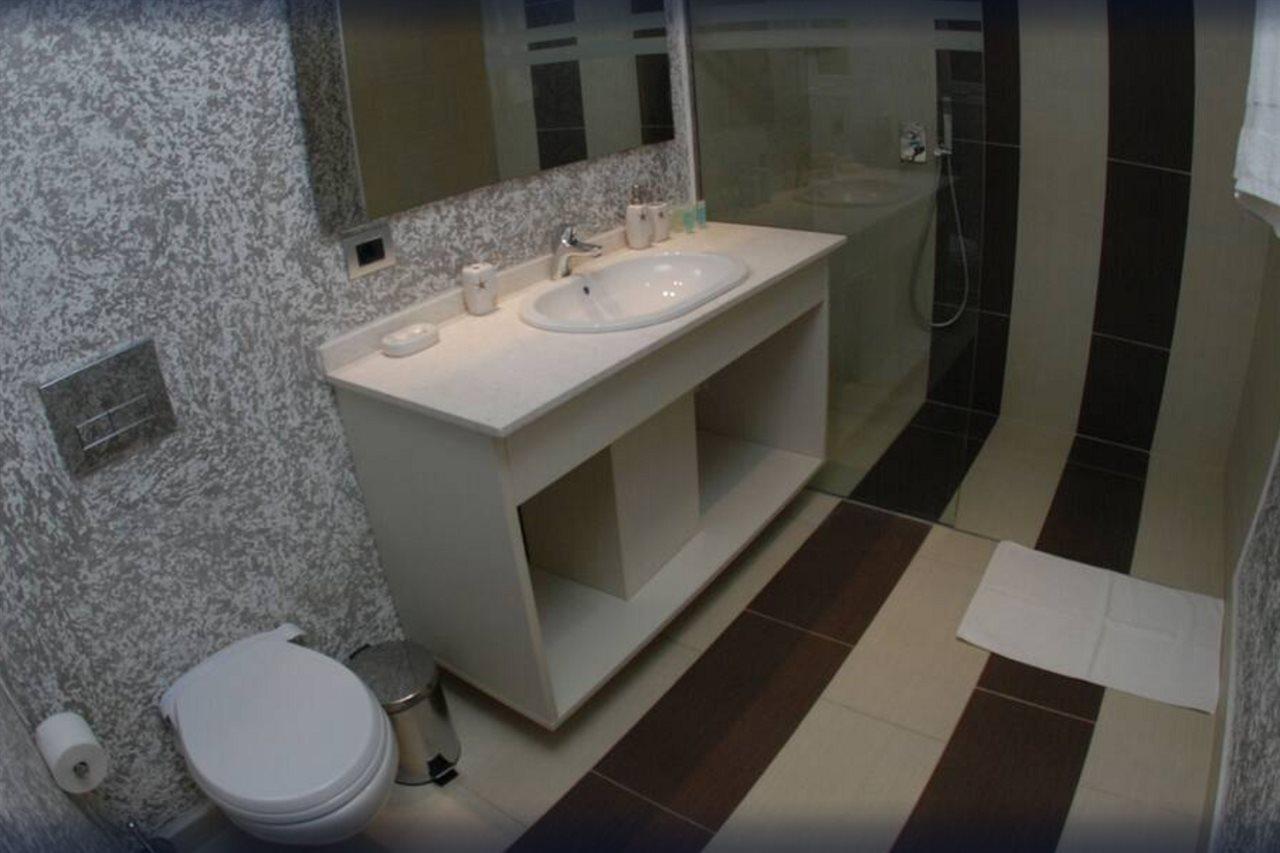 Nemesis Hotel Саранде Екстериор снимка
