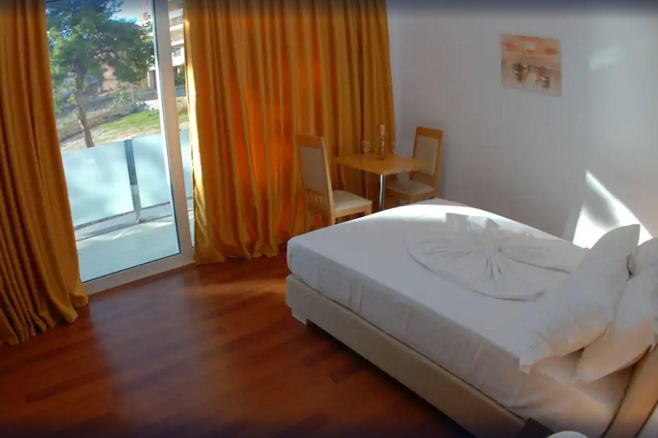 Nemesis Hotel Саранде Екстериор снимка